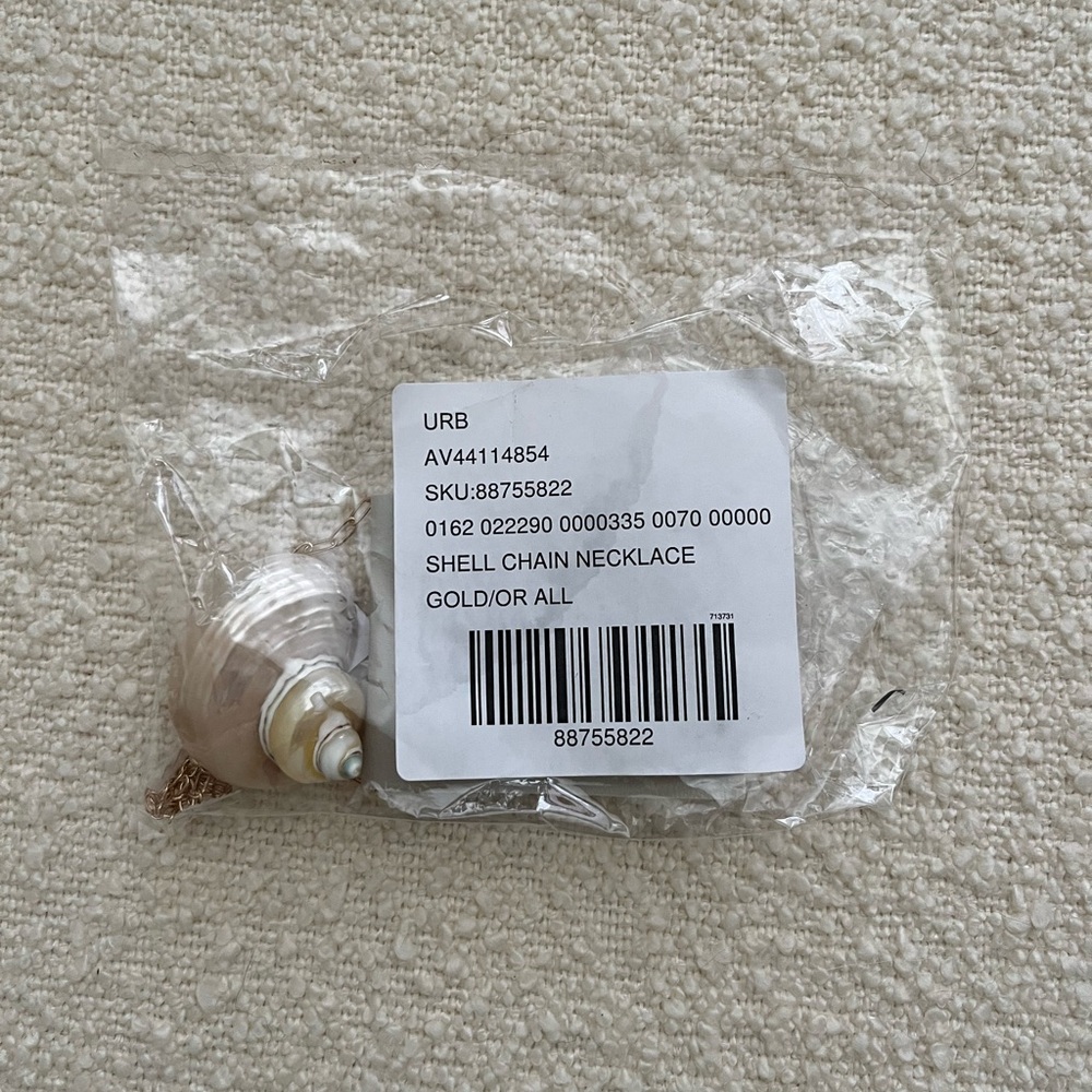 NWT Shell Necklace - Picture 5 of 5